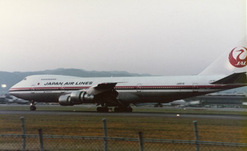 JA8119_at_itami_airport_1982.jpg